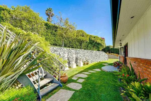 $4,950 | 6435 El Camino Del Teatro, La Jolla, CA 92037