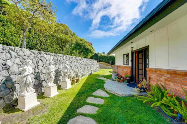 $4,950 | 6435 El Camino Del Teatro, La Jolla, CA 92037