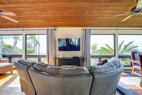 $4,950 | 6435 El Camino Del Teatro, La Jolla, CA 92037