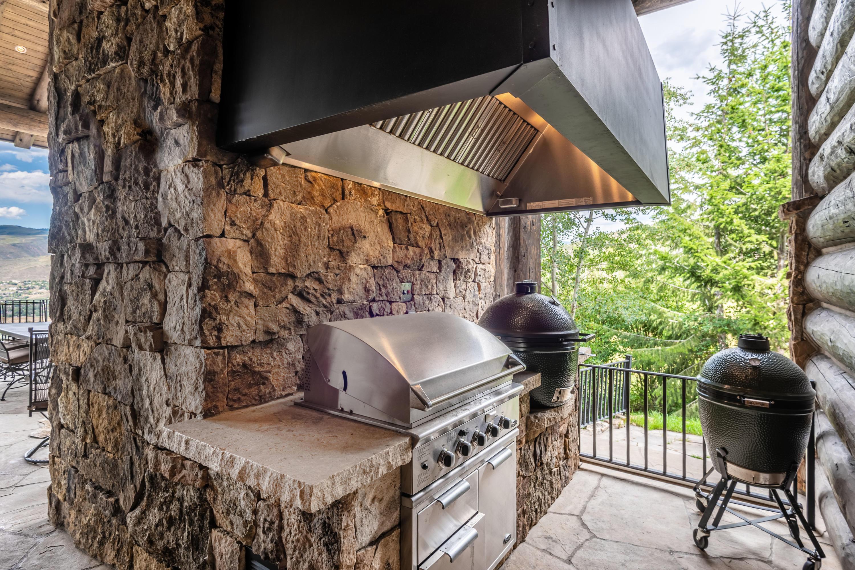 1580 Cresta Road Edwards, CO 81632 - Photo 24 of 25 a balcony with table and chairs
