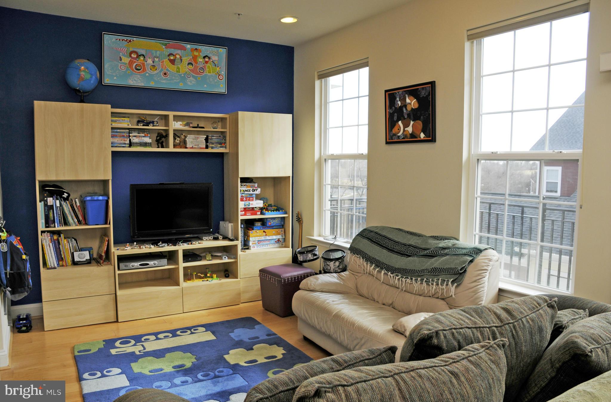 5800 Richards Valley Road Ellicott City, MD 21043 - Photo 10 of 28 Family Room