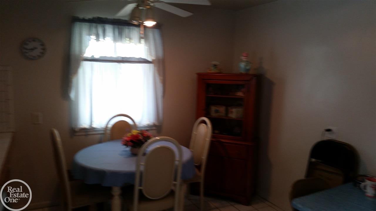 2176 Rome Avenue Warren, MI 48091 - Photo 8 of 20 31296830-7.JPG