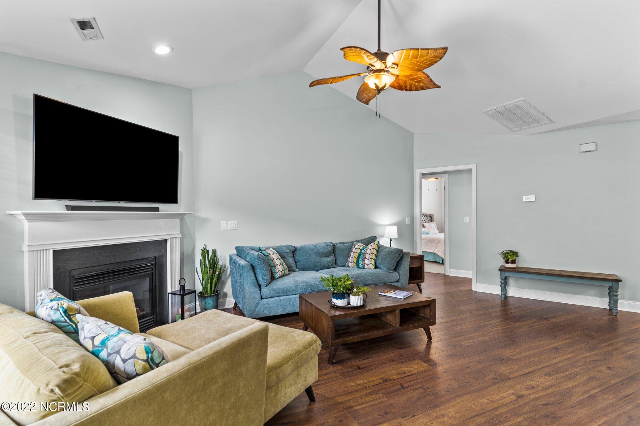 103 Watersfield Road Leland, NC 28451 - Photo 7 of 56 Living Room - 103 Watersfield