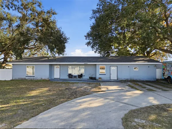 a view of a house with a yard