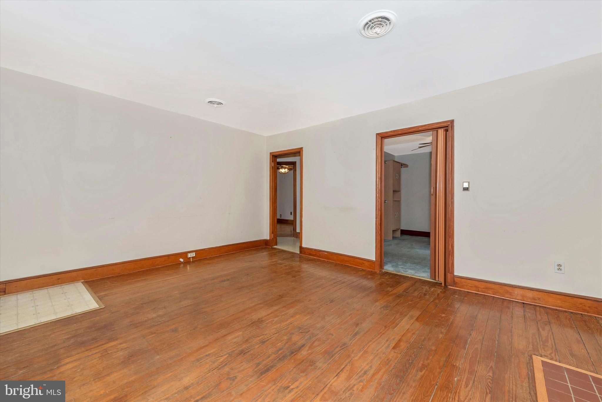 8033 Ball Road Frederick, MD 21704 - Photo 8 of 57 Living Room