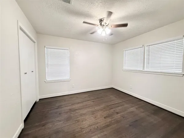 $1,850 | 523 Wisteria Street, Lake Jackson, TX 77566