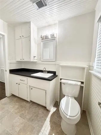 $1,850 | 523 Wisteria Street, Lake Jackson, TX 77566