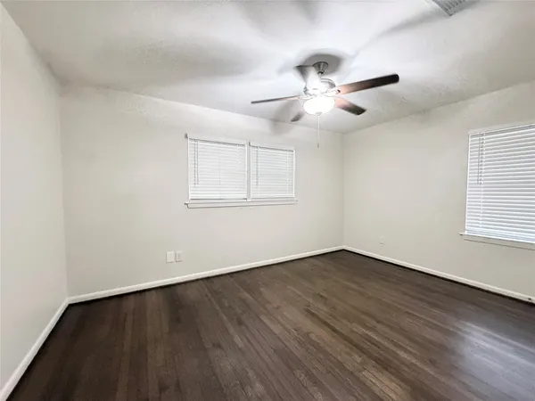 $1,850 | 523 Wisteria Street, Lake Jackson, TX 77566