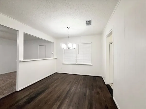 $1,850 | 523 Wisteria Street, Lake Jackson, TX 77566