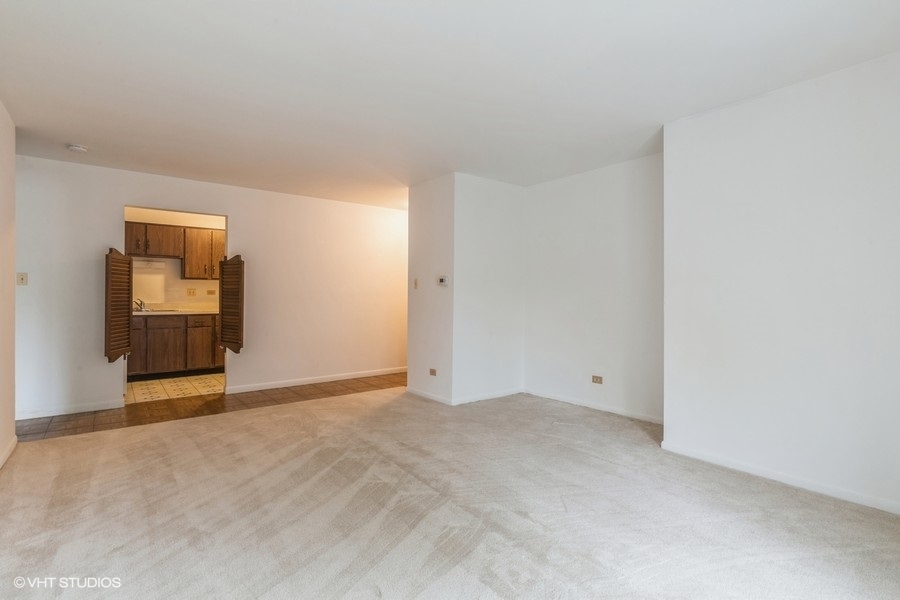 715 West Central Road, Unit B8 Mount Prospect, IL 60056 - Photo 3 of 10 an empty room with closet and mirror