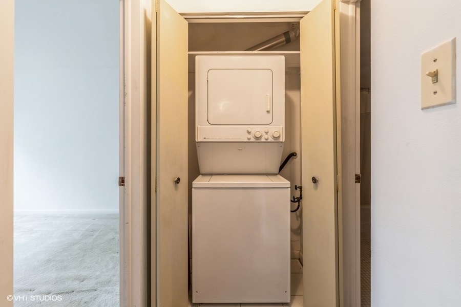 715 West Central Road, Unit B8 Mount Prospect, IL 60056 - Photo 8 of 10 a utility room with dryer and washer