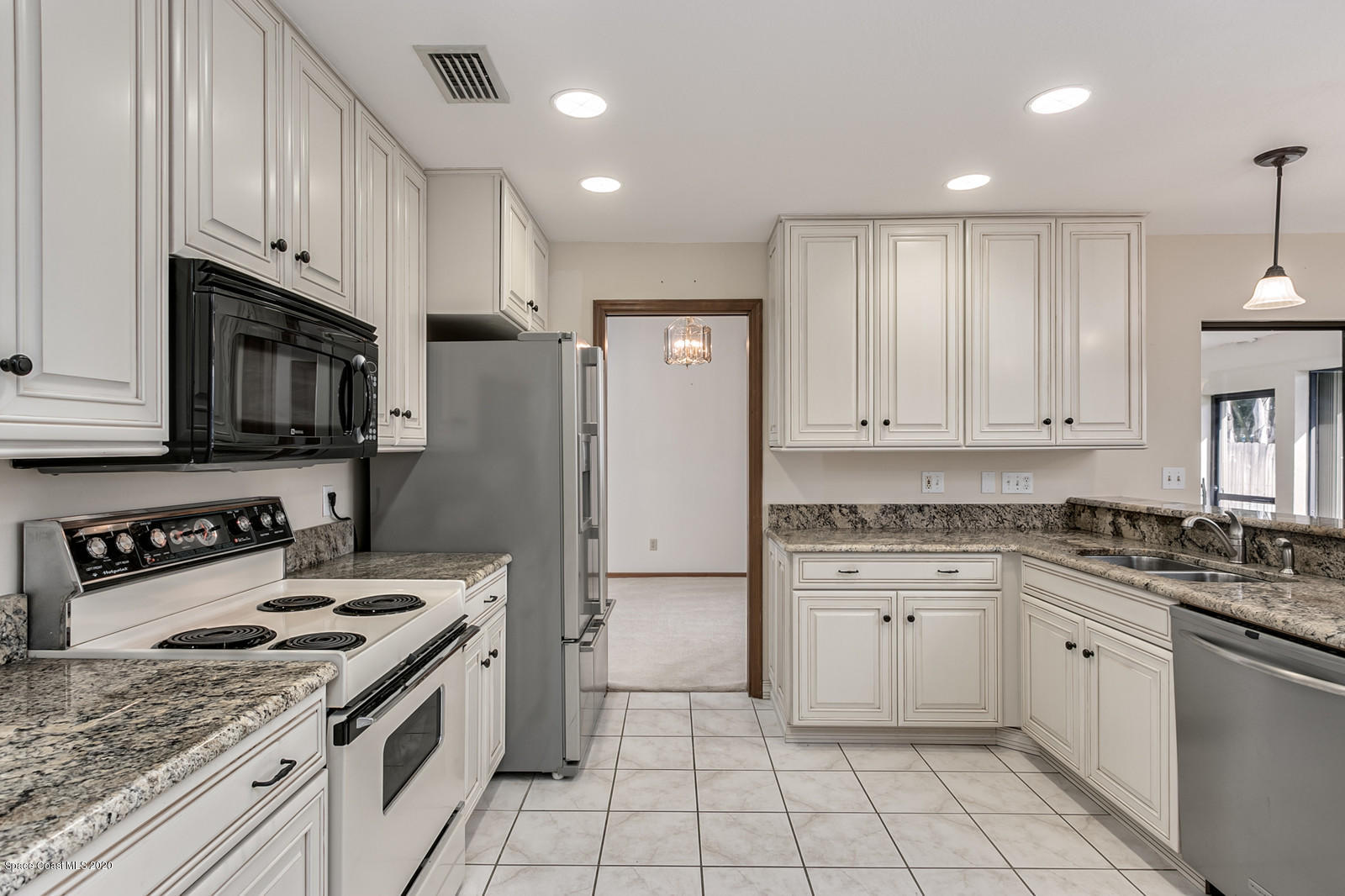435 Coach Road Satellite Beach, FL 32937 - Photo 5 of 23 Light and bright
