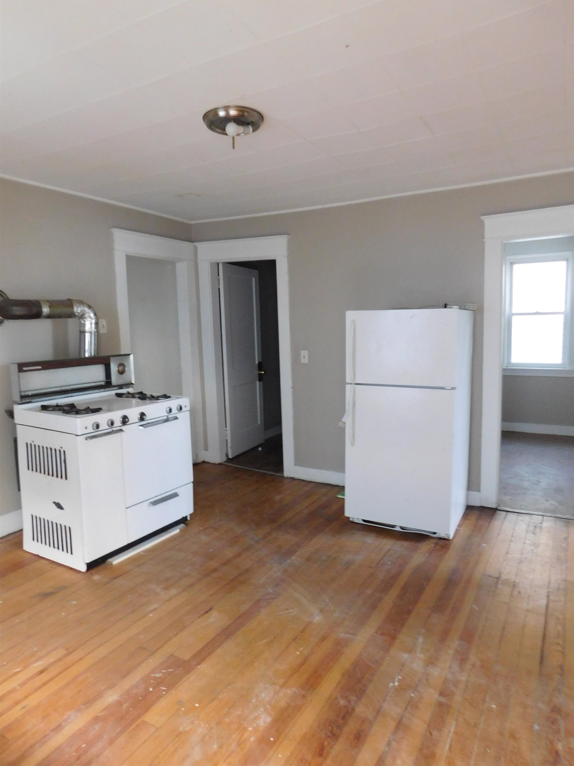 225 Spruce Street Manchester, NH 03103 - Photo 6 of 15 Gallery Image 6