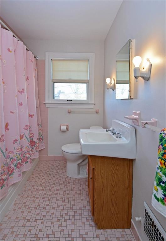 6902 Shannon Road Verona, PA 15147 - Photo 12 of 15 The upper level's full bath features tile flooring and a tub/shower combo.