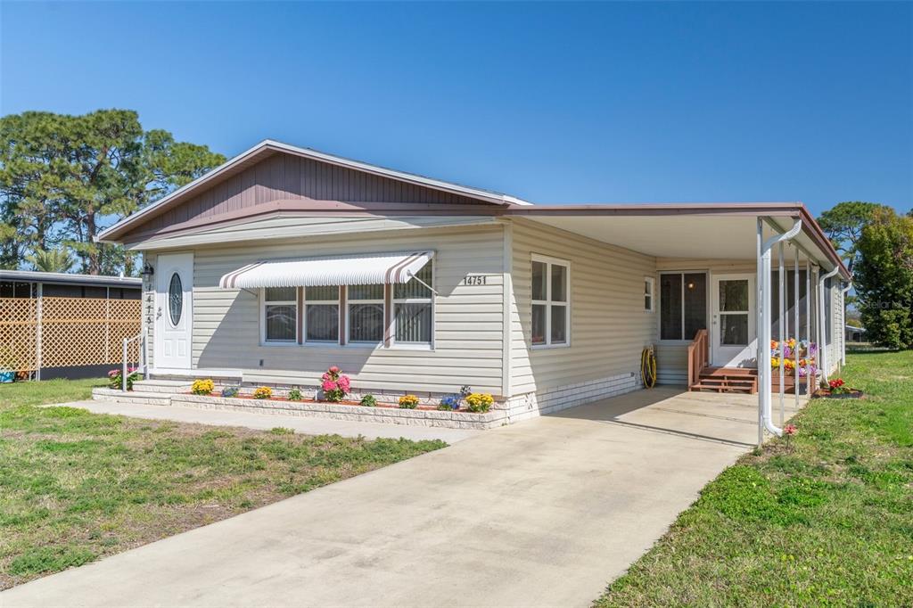14751 Brookridge Boulevard Brooksville, FL 34613 - Photo 3 of 61 front view of a house with a yard