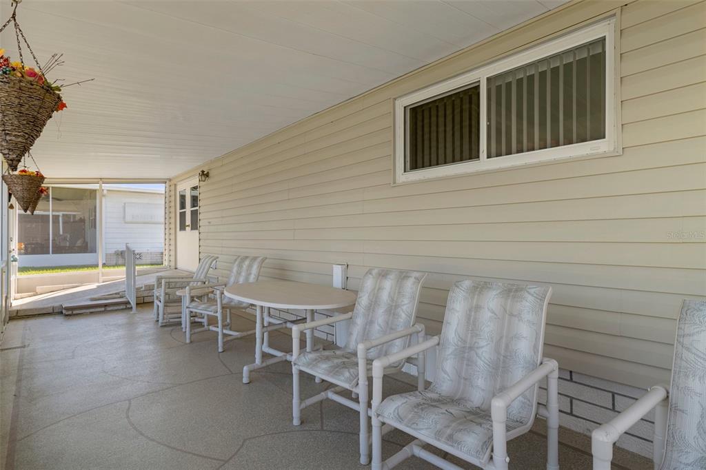 14751 Brookridge Boulevard Brooksville, FL 34613 - Photo 34 of 61 a balcony with chairs and table