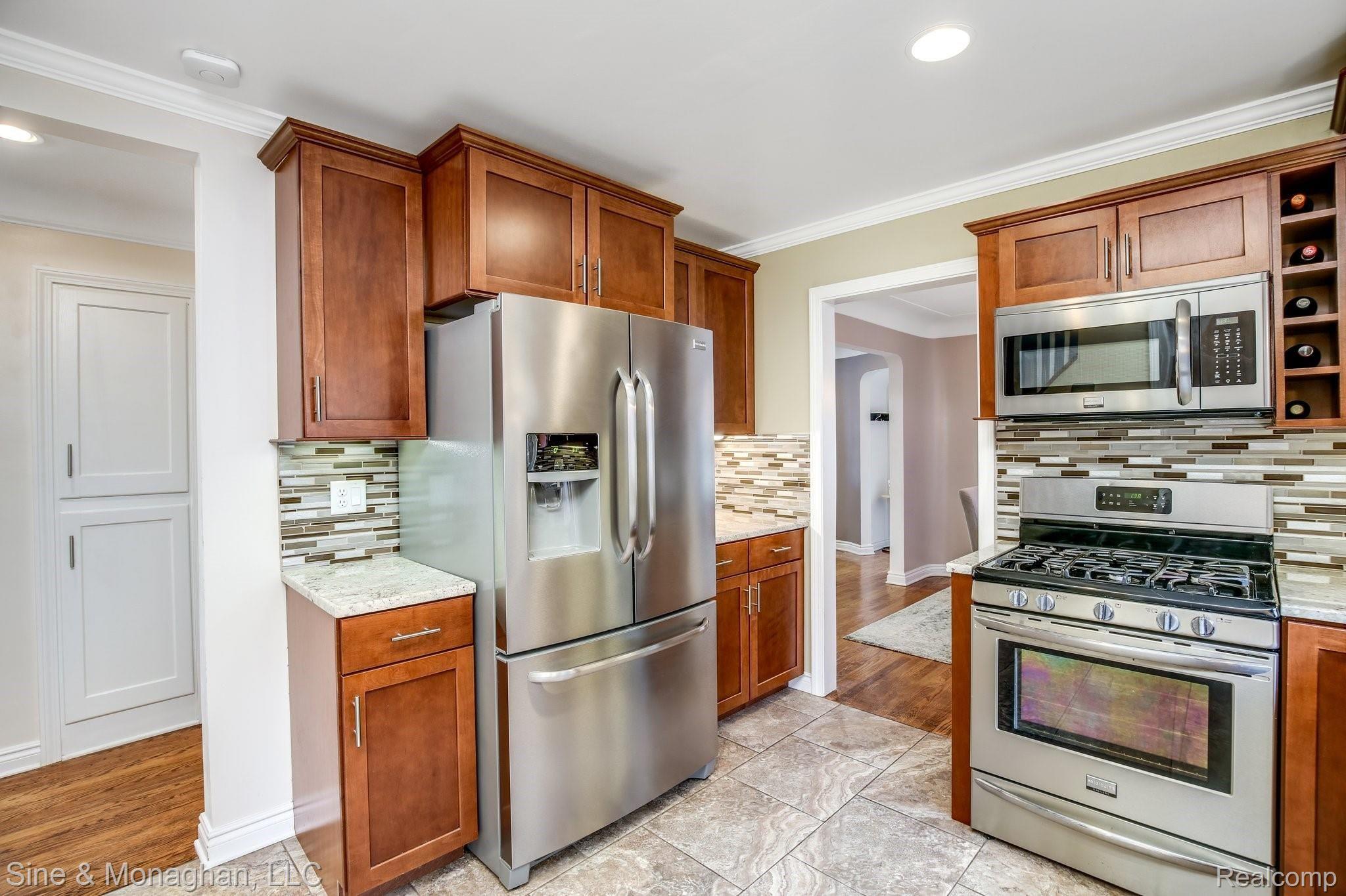 1624 Roslyn Road Grosse Pointe, MI 48236 - Photo 10 of 31 1624+Roslyn+Rd+Grosse+Pointe+Woods-11-web.jpg