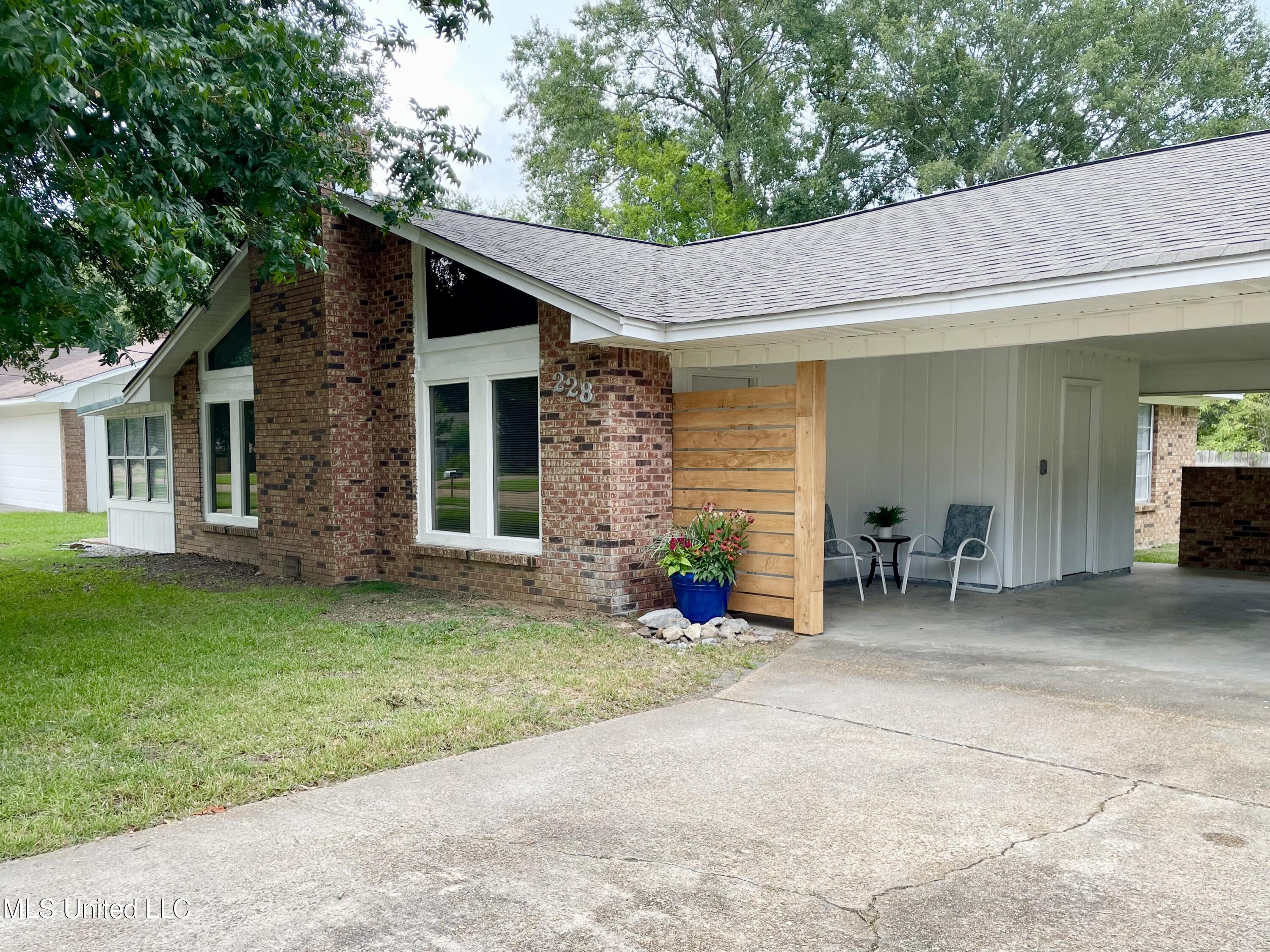 228 Salem Square Ridgeland, MS 39157 - Photo 2 of 54 IMG_1141
