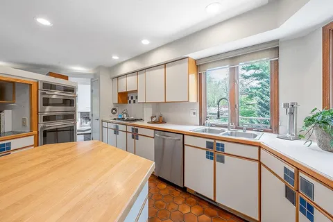 $850,000 | 21 Foxboro Circle, Madison, WI 53717