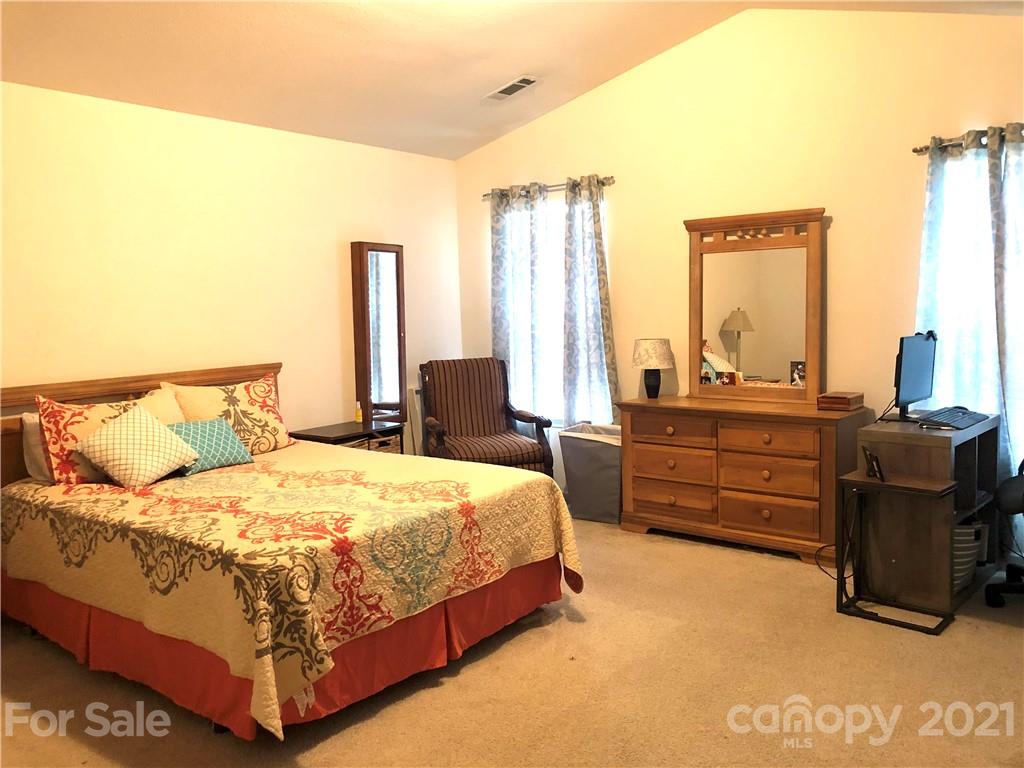 1404 River Run Road Lowell, NC 28098 - Photo 9 of 24 Gallery Image 9