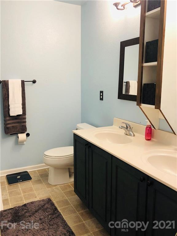 1404 River Run Road Lowell, NC 28098 - Photo 10 of 24 Gallery Image 10