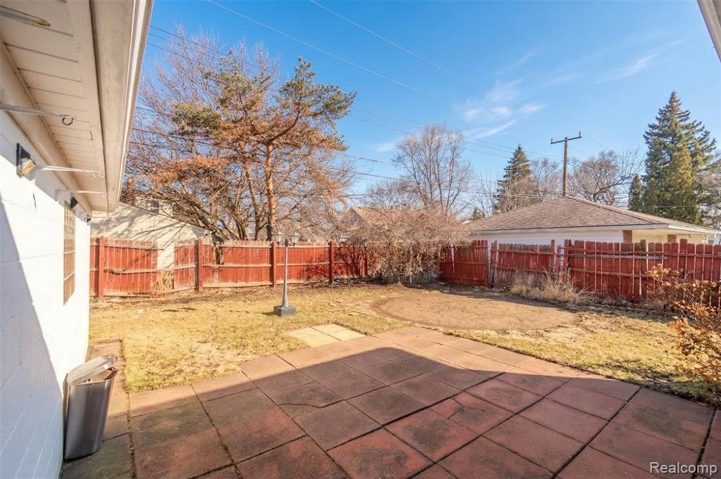 21135 Virginia Avenue Eastpointe, MI 48021 - Photo 31 of 33