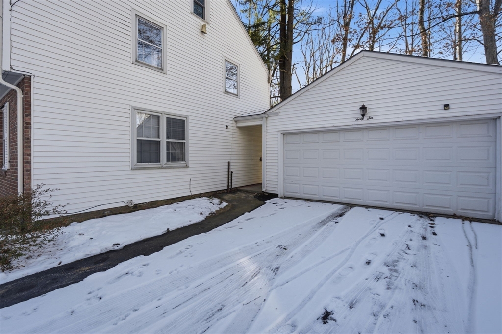 46 Puritan Circle Springfield, MA 01119 - Photo 5 of 36