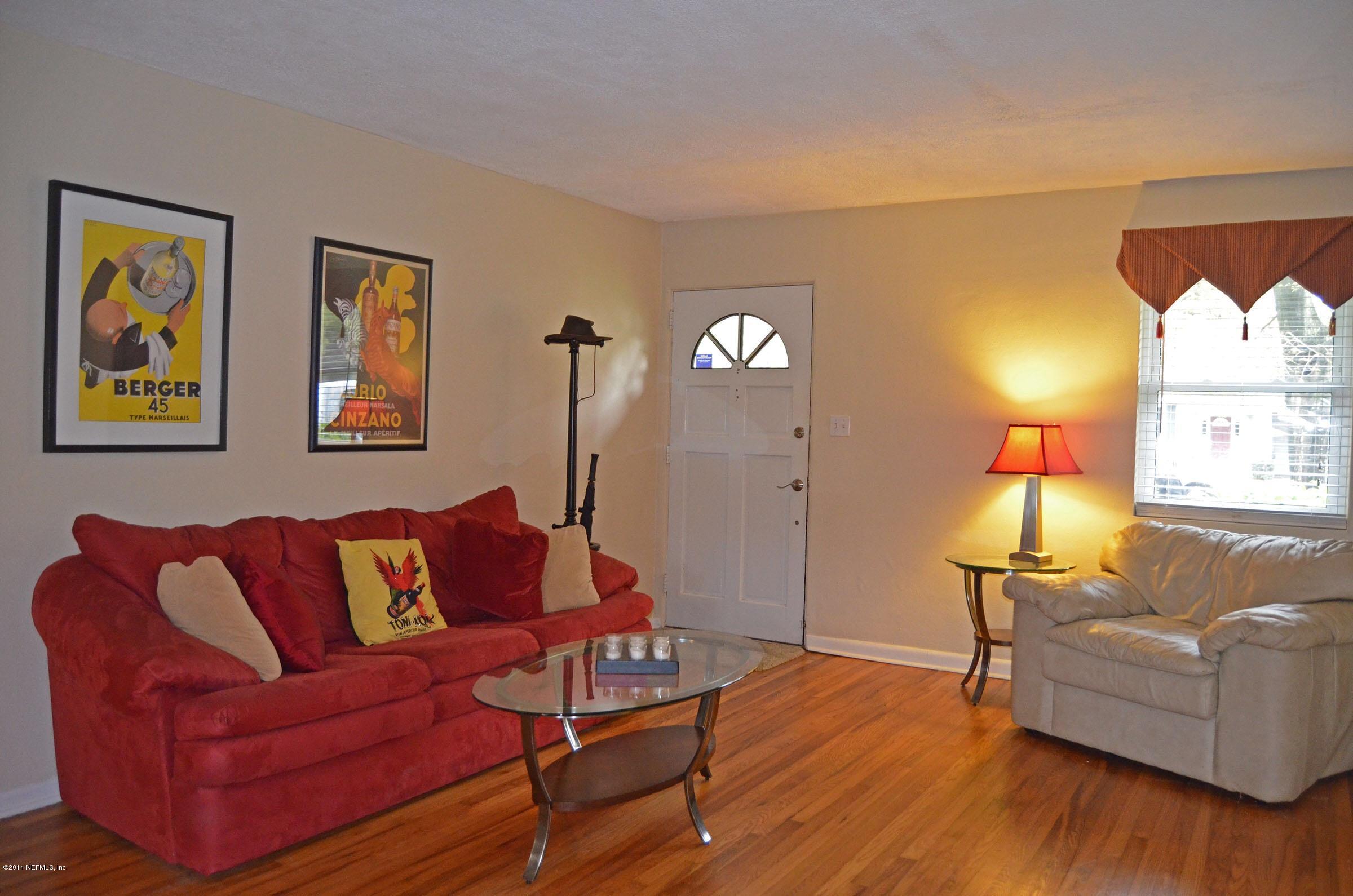 4676 Martingale Road Jacksonville, FL 32210 - Photo 2 of 10 Living Room