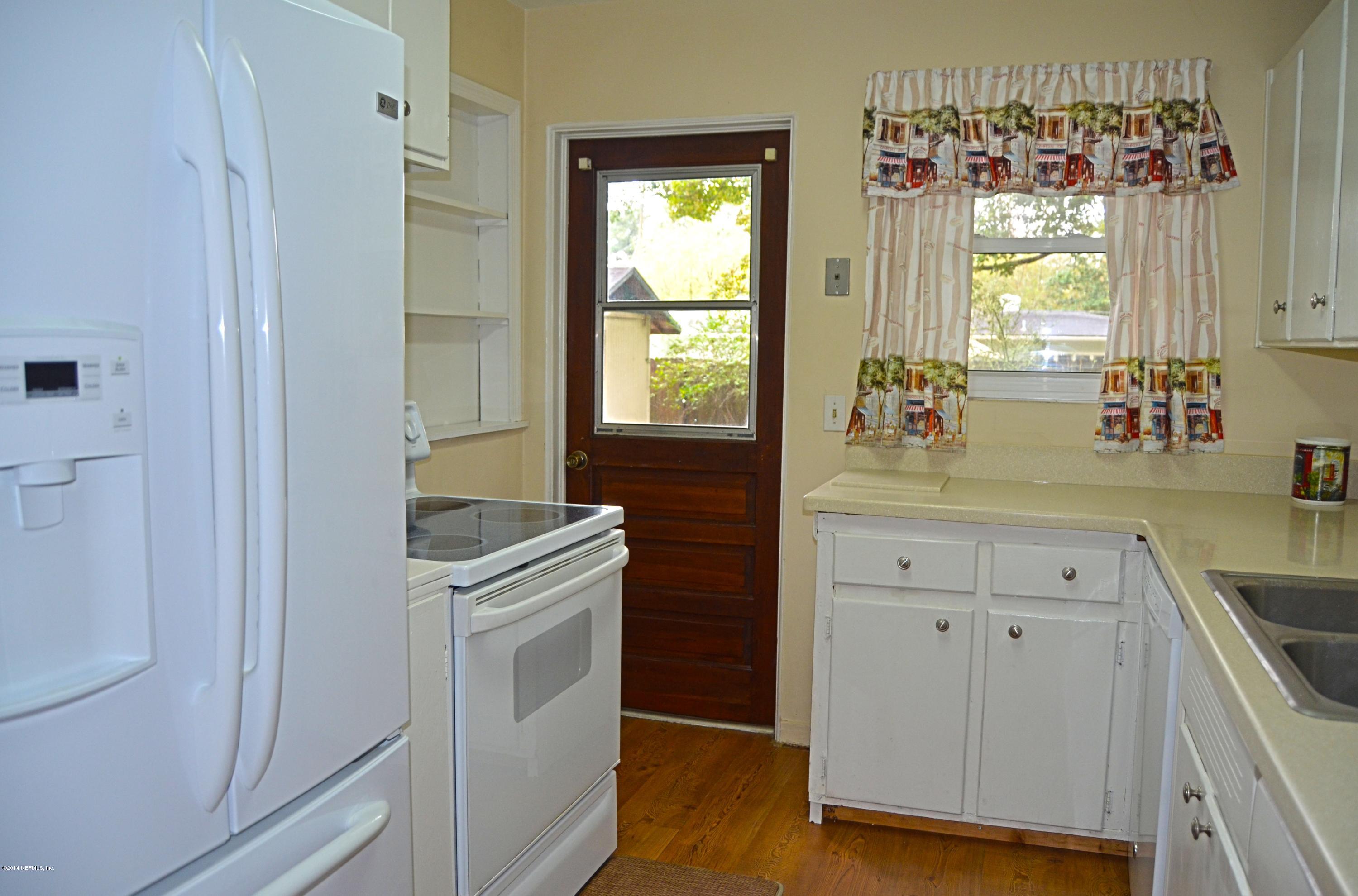4676 Martingale Road Jacksonville, FL 32210 - Photo 4 of 10 Kitchen