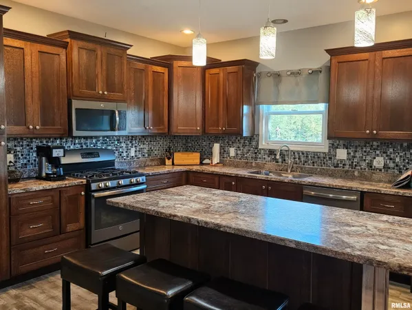 $449,000 | 1915 Highway 67, Meredosia, IL 62665