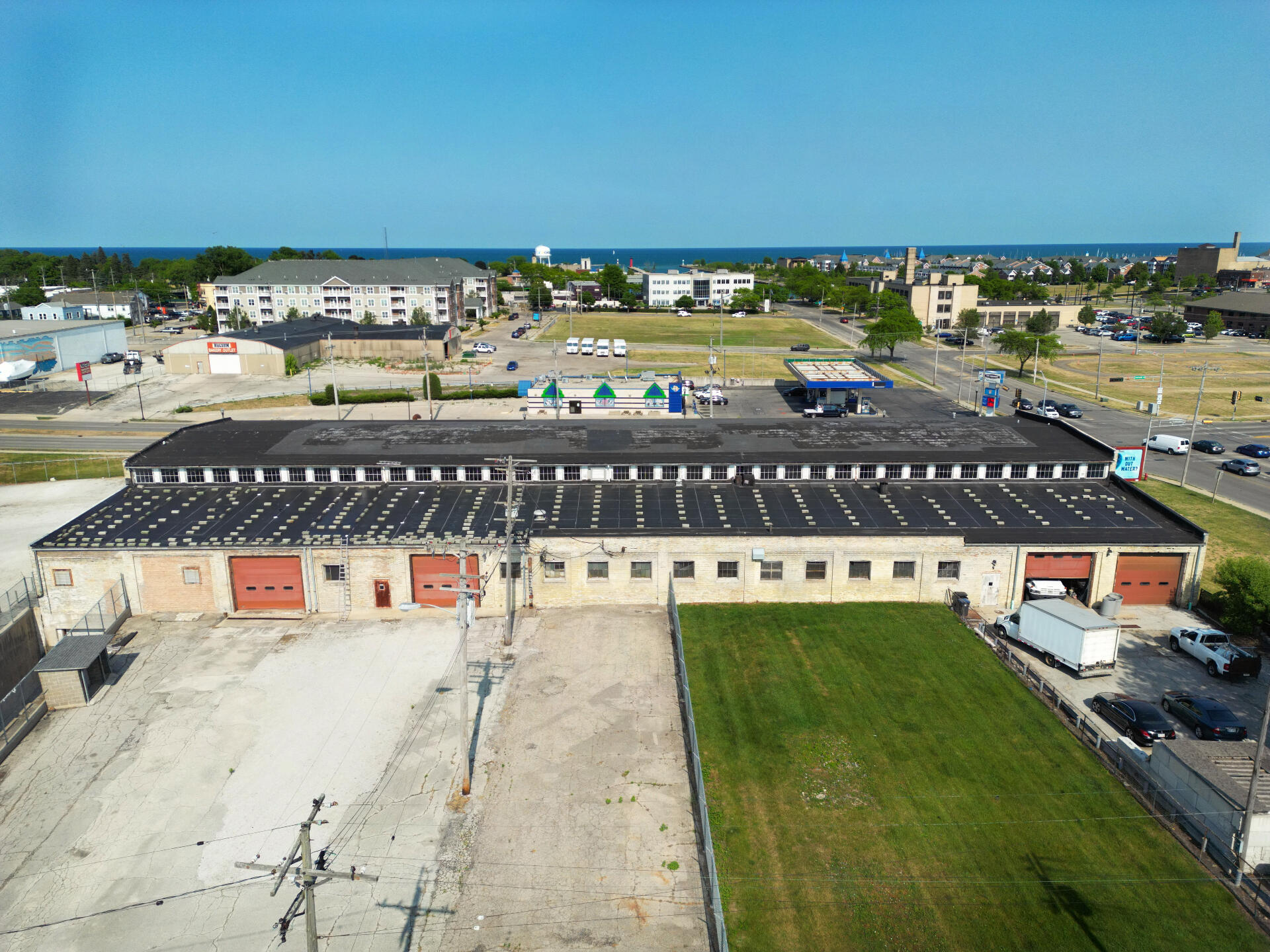 5136 Sheridan Road Kenosha, WI 53140 - Photo 4 of 12 back1