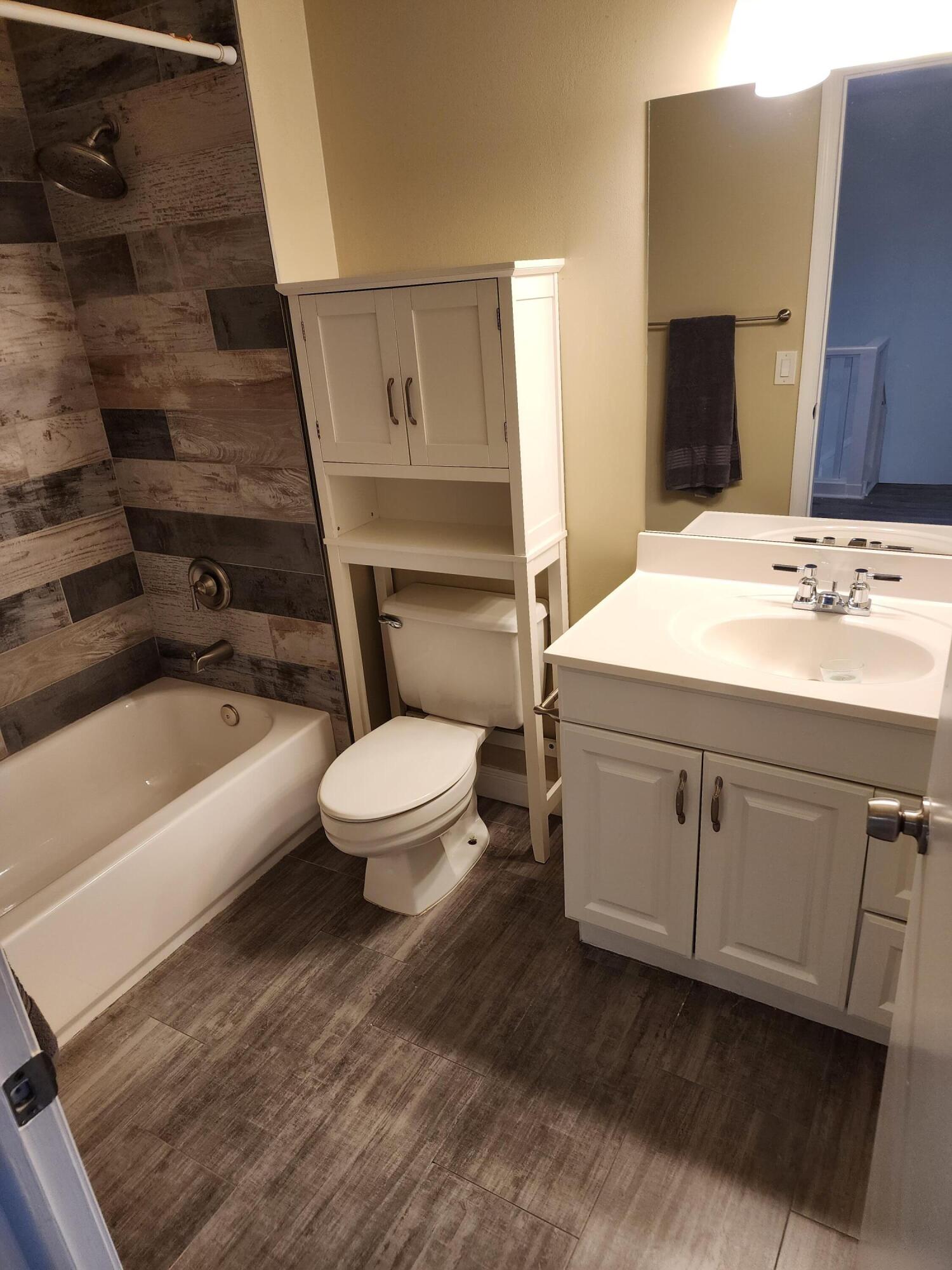 6263 Riverwalk Lane, Unit 2 Jupiter, FL 33458 - Photo 38 of 44 a bathroom with a sink a toilet and bathtub