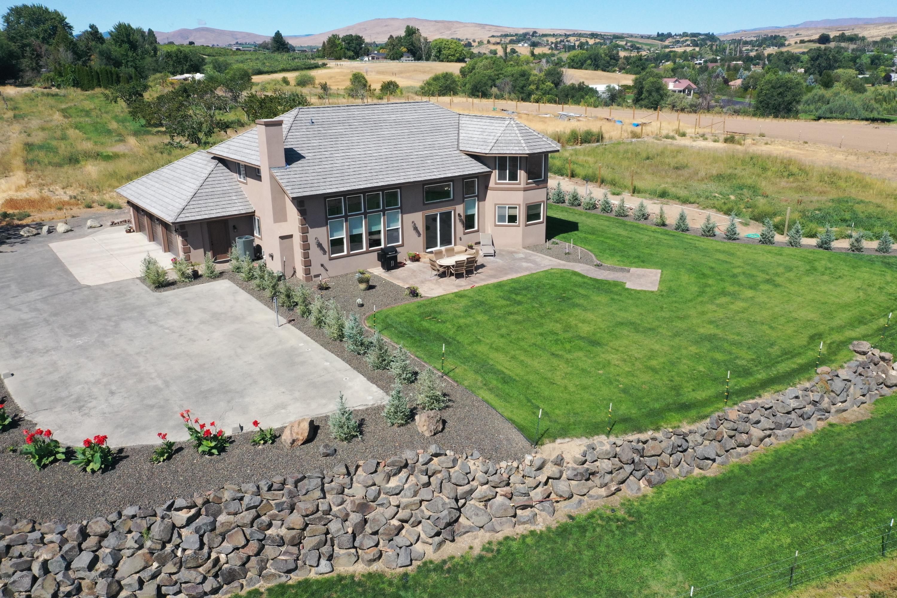 9709 Grunewald Road Yakima, WA 98908 - Photo 4 of 42 an aerial view of a house with garden space and lake view