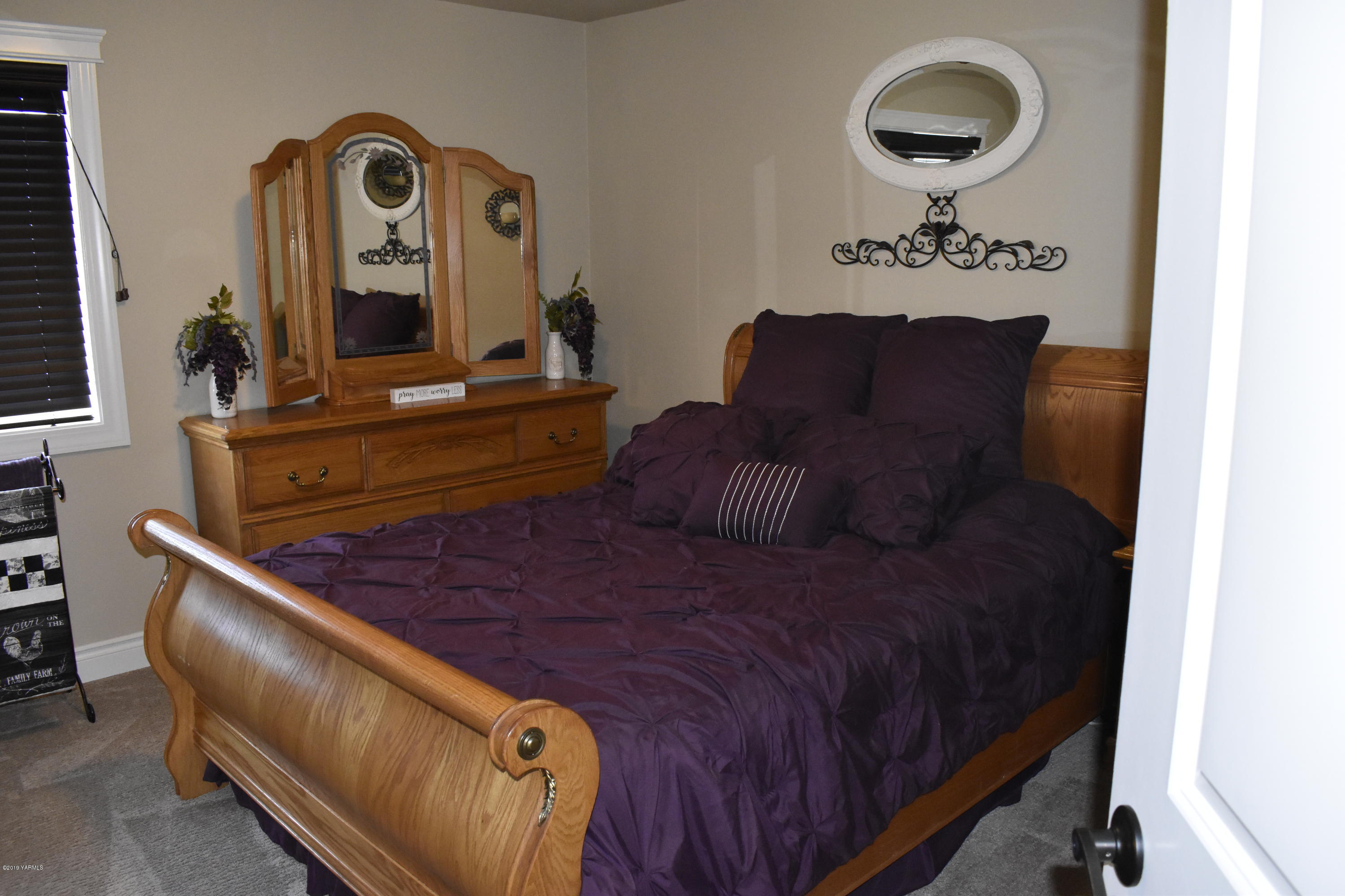 9709 Grunewald Road Yakima, WA 98908 - Photo 32 of 42 a bed room with a bed and a mirror