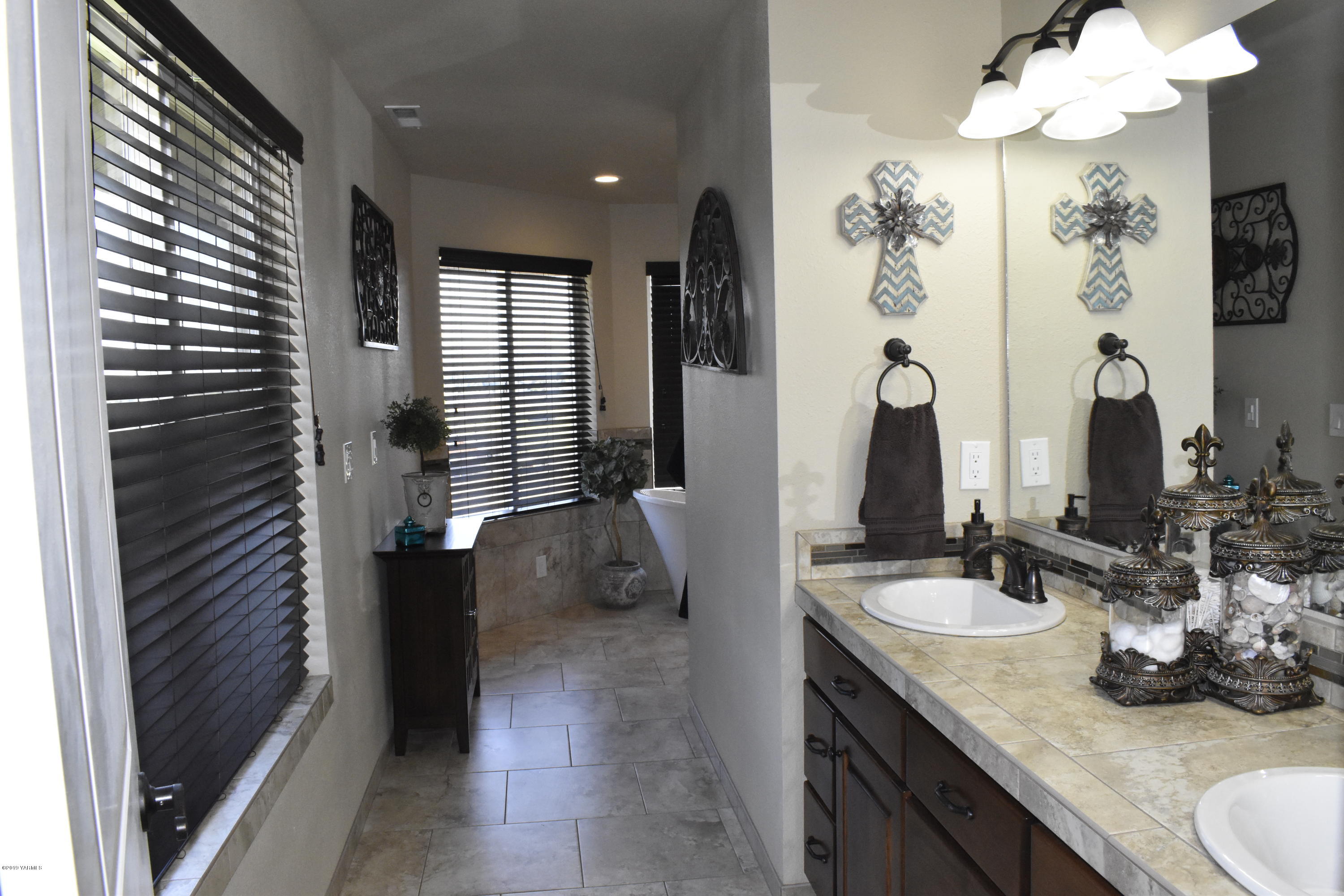 9709 Grunewald Road Yakima, WA 98908 - Photo 36 of 42 a bathroom with a sink a mirror and a shower