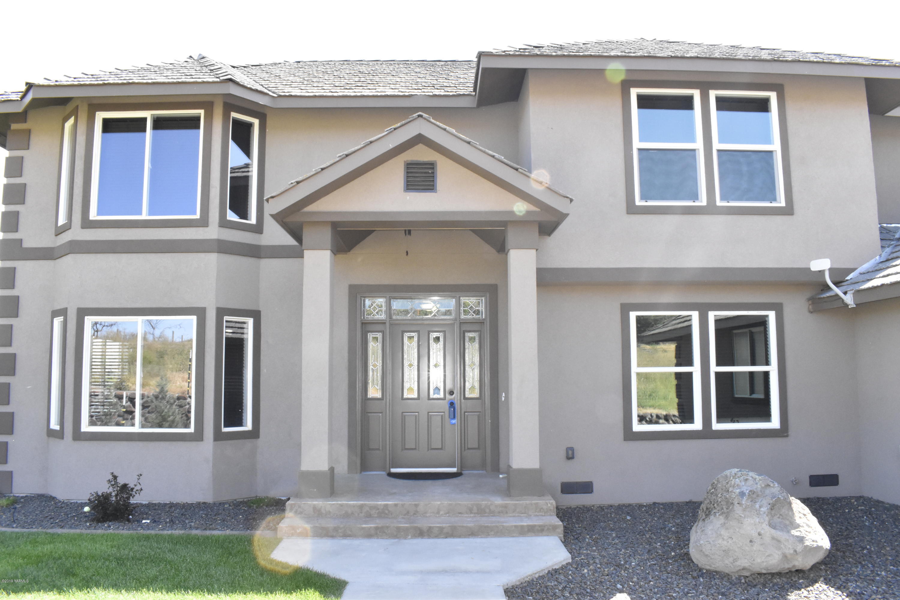 9709 Grunewald Road Yakima, WA 98908 - Photo 38 of 42 a front view of a house