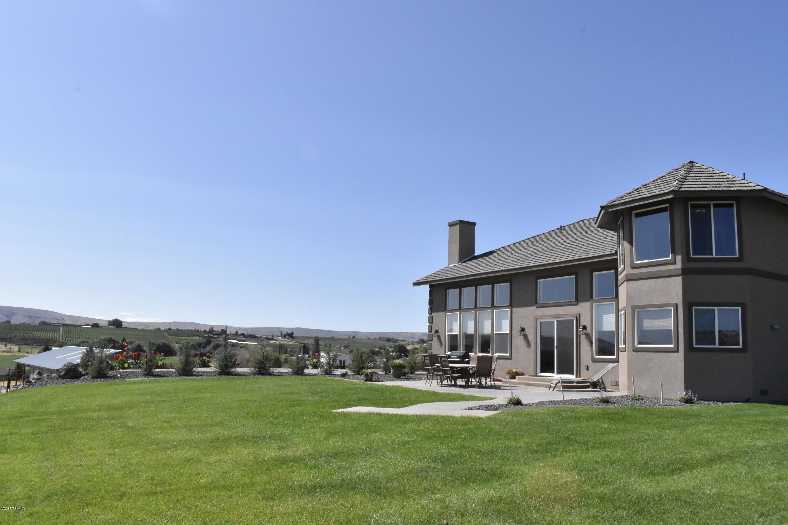 9709 Grunewald Road Yakima, WA 98908 - Photo 41 of 42 a view of a house with a yard and sitting area