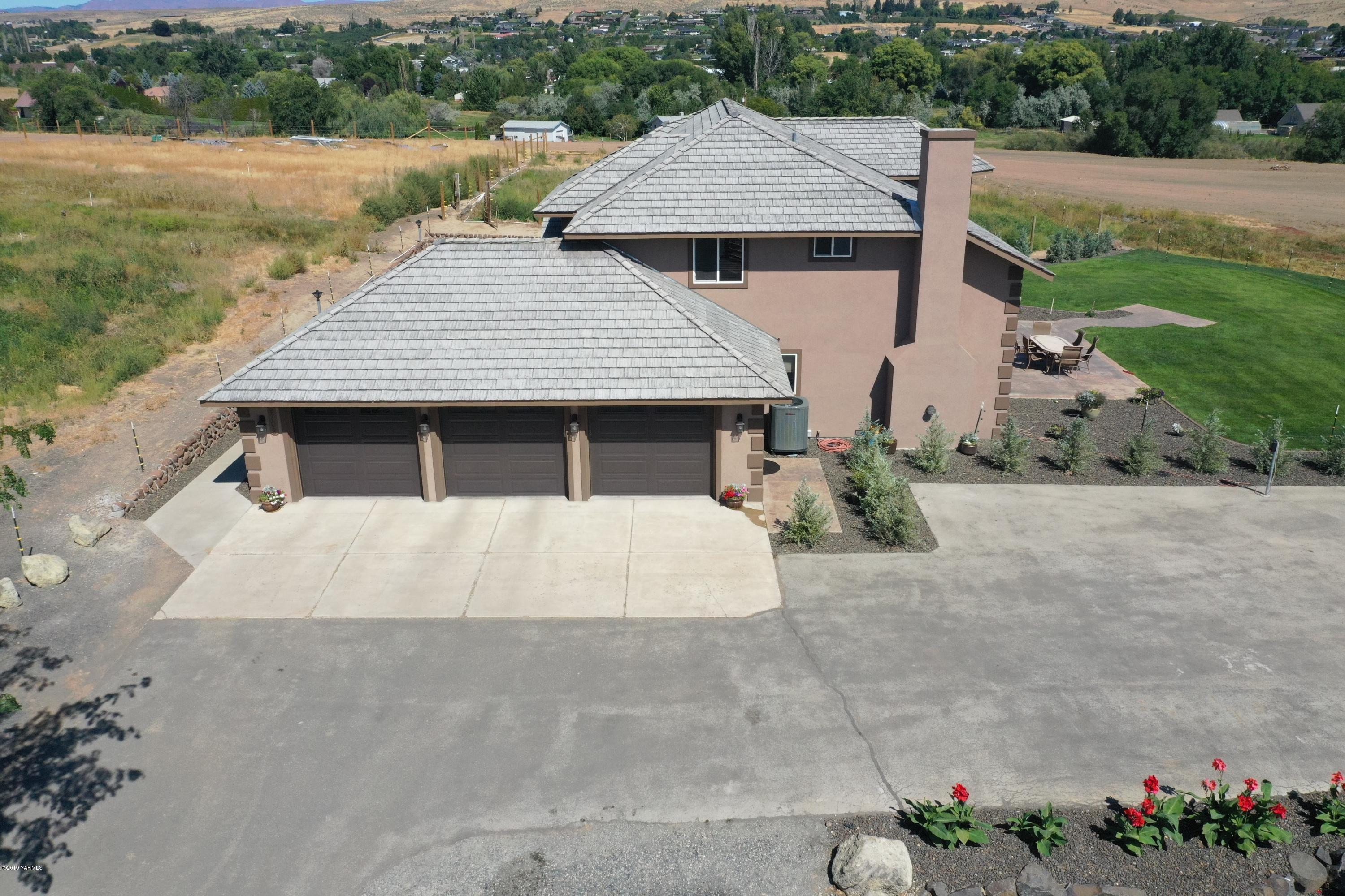 9709 Grunewald Road Yakima, WA 98908 - Photo 6 of 42 a aerial view of a house with a yard
