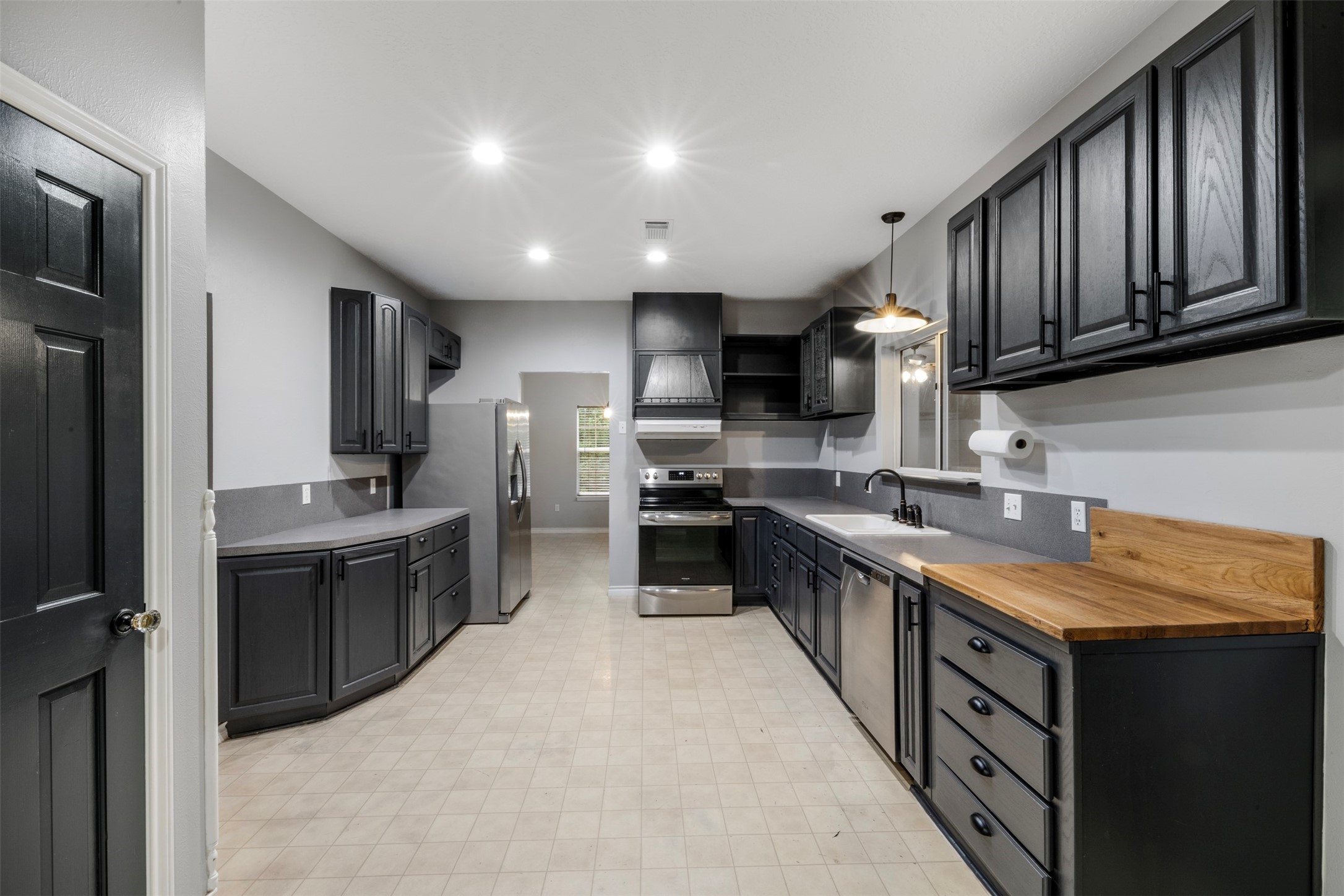 17520 East Williams Road Conroe, TX 77303 - Photo 8 of 41