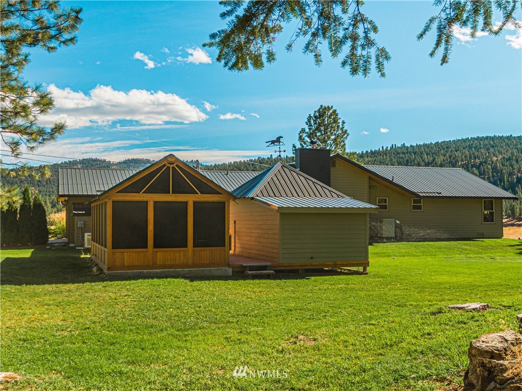 39 Cape Labelle Road Tonasket, WA 98855 - Photo 16 of 39 a front view of a house with a garden
