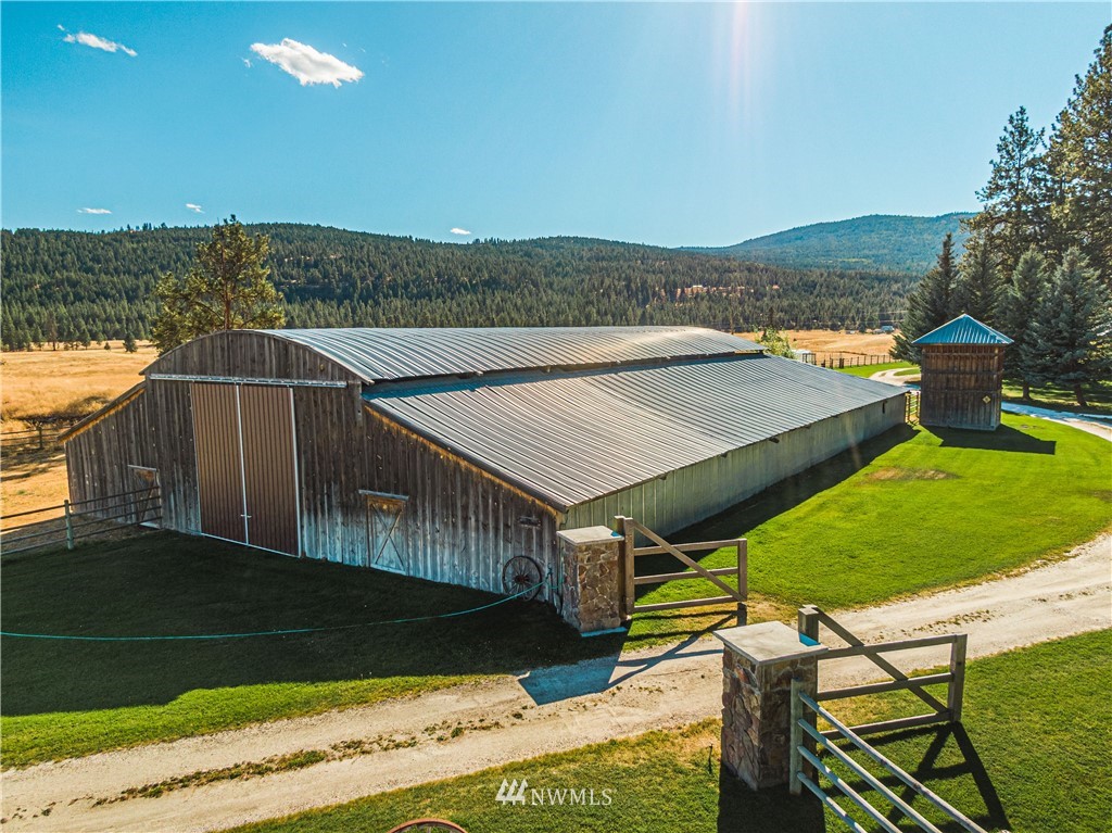 39 Cape Labelle Road Tonasket, WA 98855 - Photo 19 of 39 a view of a balcony with yard