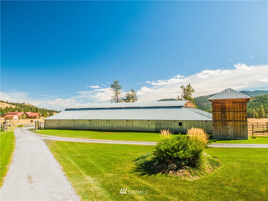 39 Cape Labelle Road Tonasket, WA 98855 - Photo 20 of 39 a front view of house with a garden