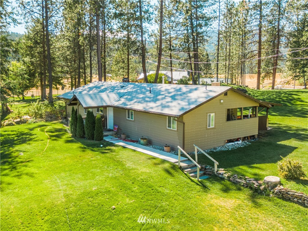 39 Cape Labelle Road Tonasket, WA 98855 - Photo 28 of 39 front view of a house with a yard