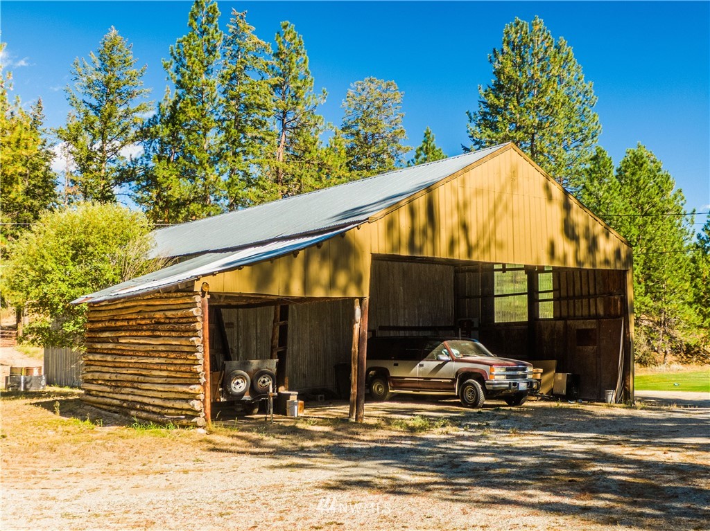 39 Cape Labelle Road Tonasket, WA 98855 - Photo 30 of 39 a view of a house with a patio