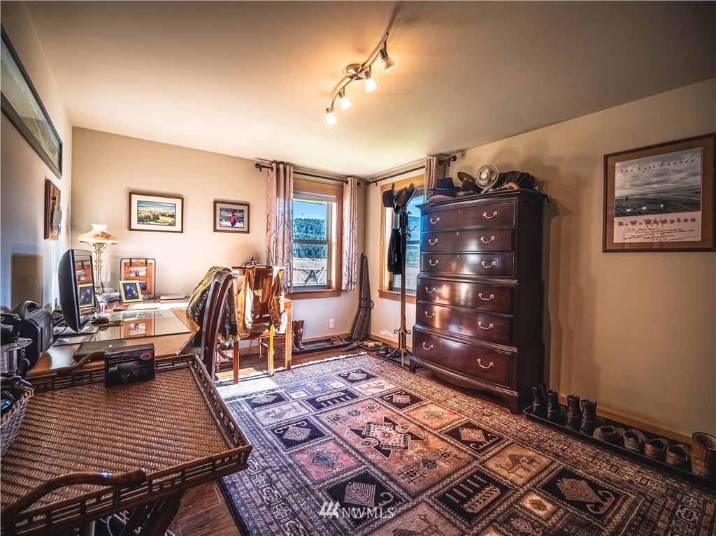 39 Cape Labelle Road Tonasket, WA 98855 - Photo 6 of 39 a living room with furniture and a rug