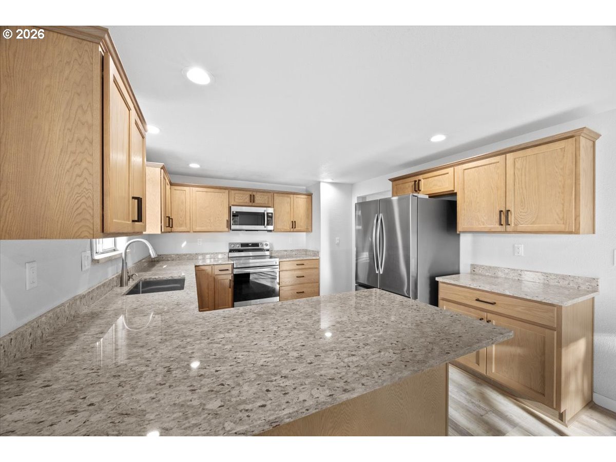 3905 Carnes Road Roseburg, OR 97471 - Photo 11 of 40 Kitchen