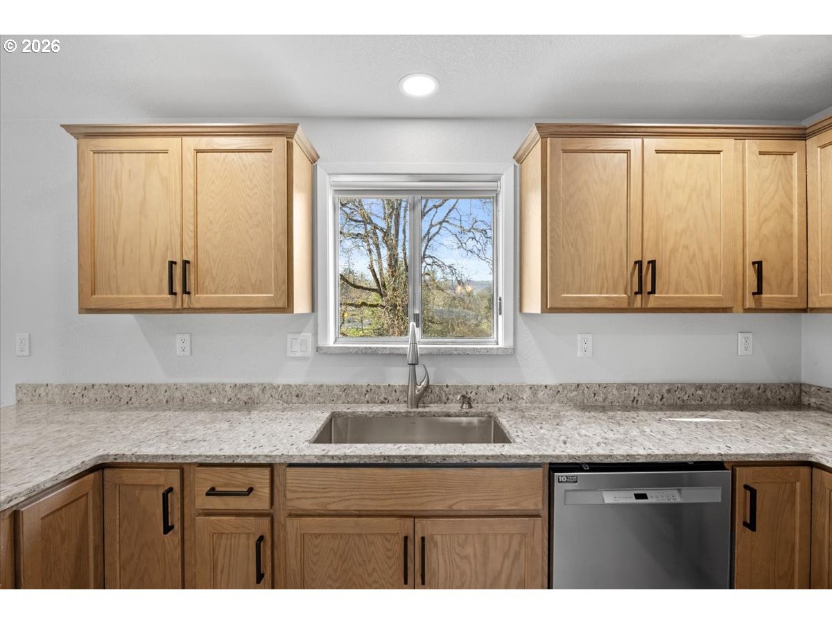 3905 Carnes Road Roseburg, OR 97471 - Photo 12 of 40 Kitchen