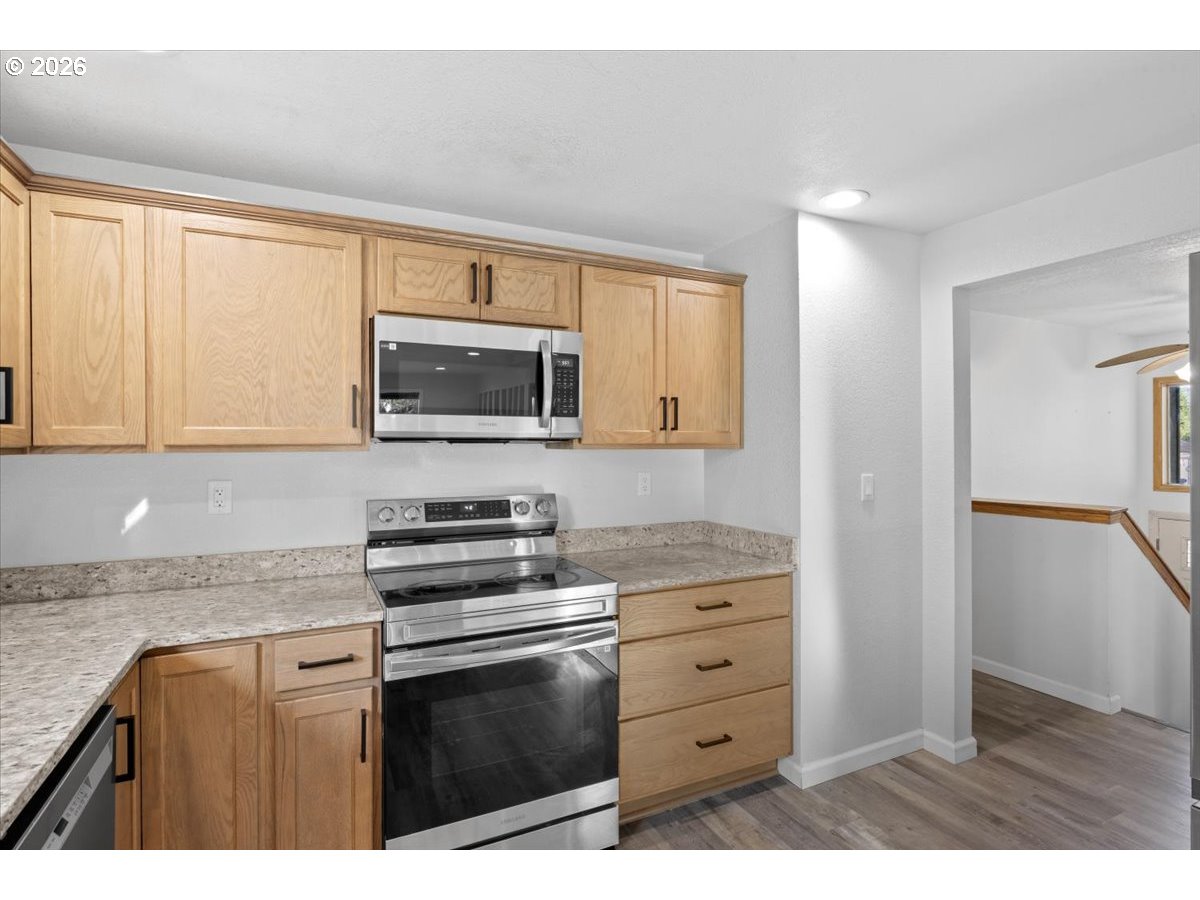 3905 Carnes Road Roseburg, OR 97471 - Photo 13 of 40 Kitchen