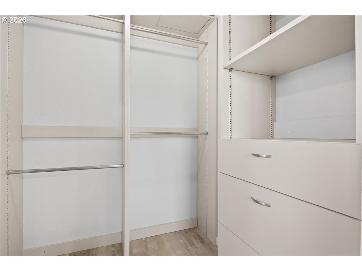 3905 Carnes Road Roseburg, OR 97471 - Photo 19 of 40 Primary Bedroom