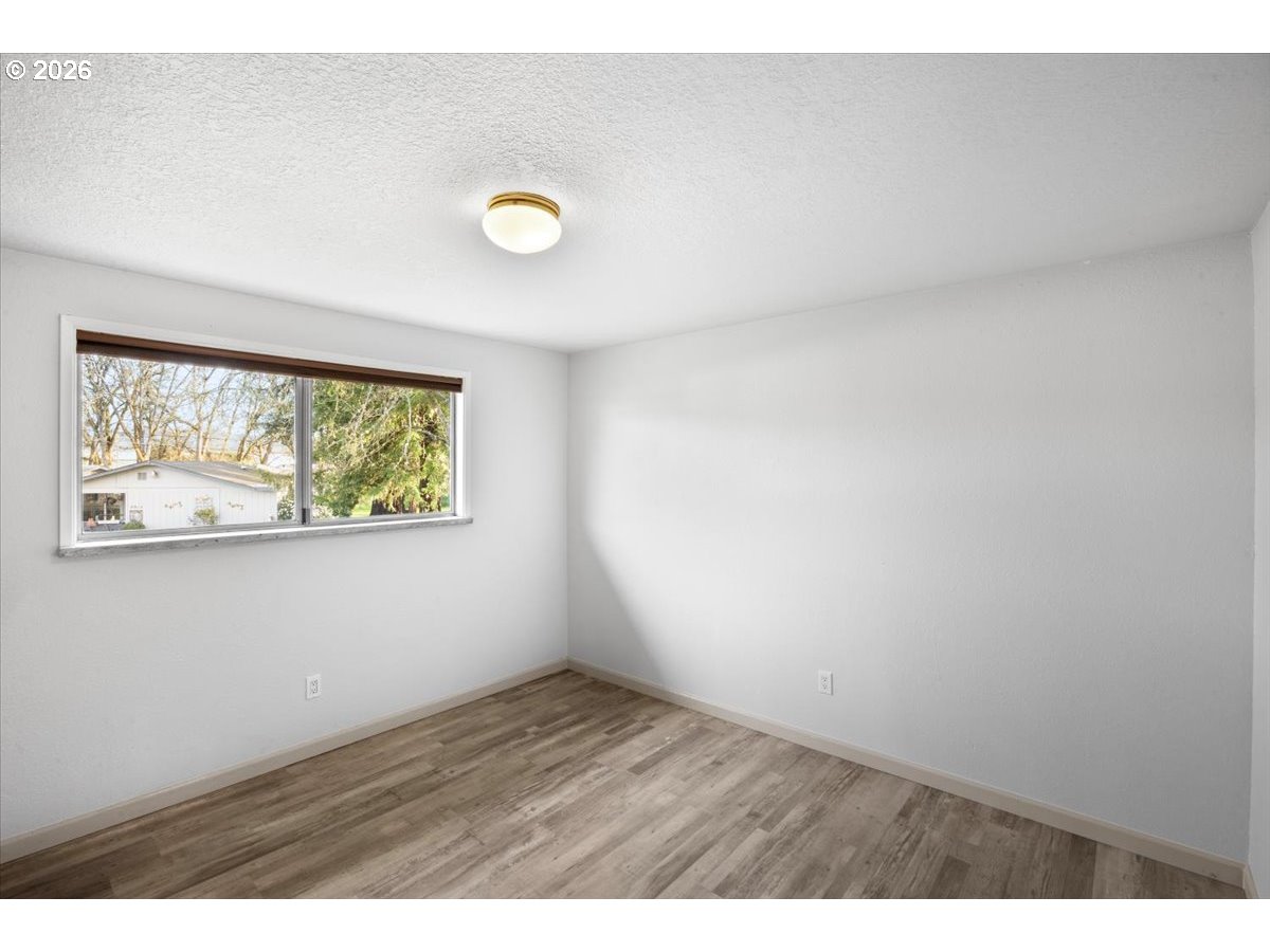 3905 Carnes Road Roseburg, OR 97471 - Photo 20 of 40 Bedroom